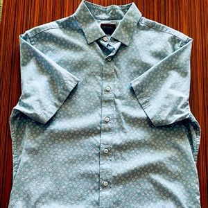 Men’s medium slim short sleeve button up